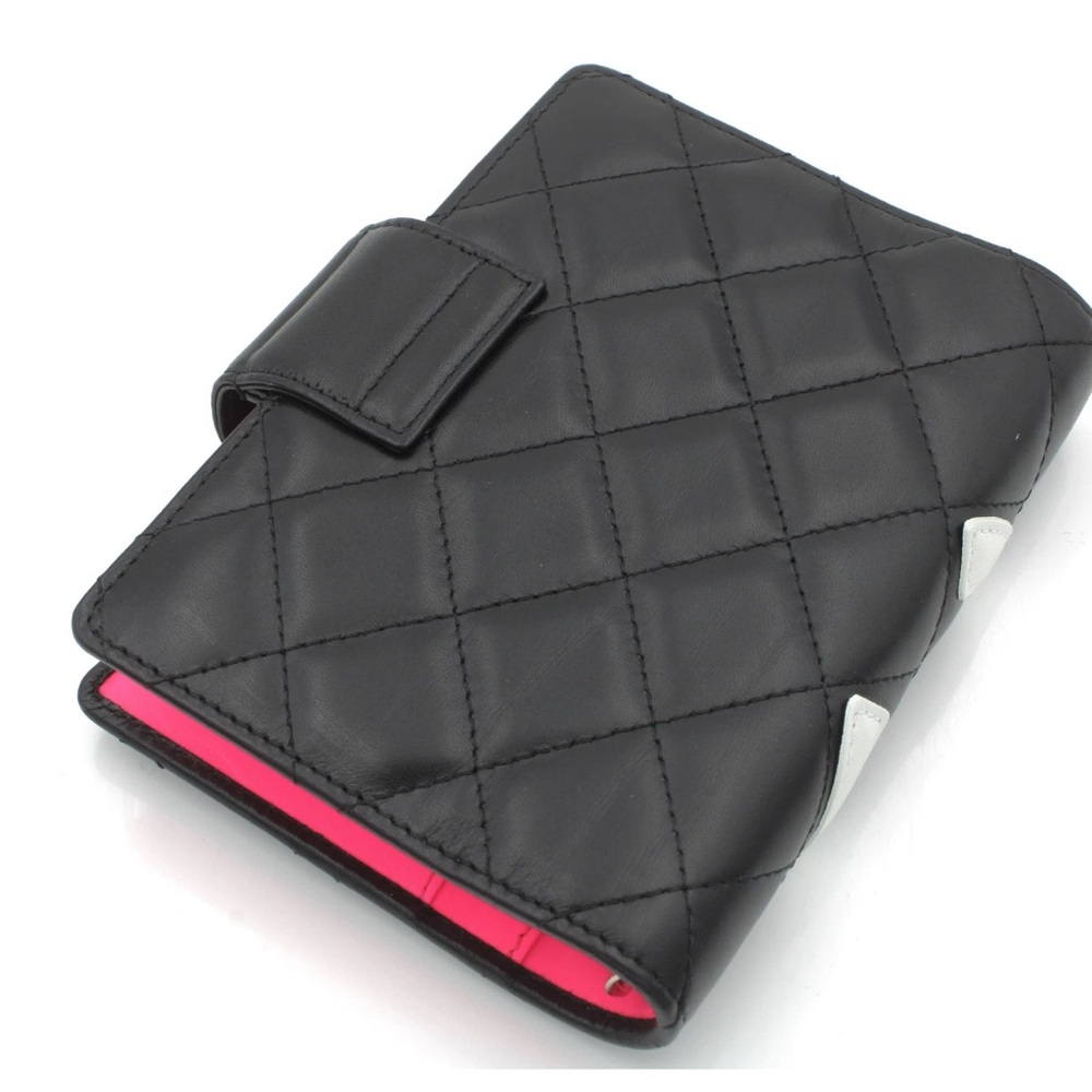 CHANEL Quilted Black and White Leather
Agenda Booklet - Picture 3 of 9